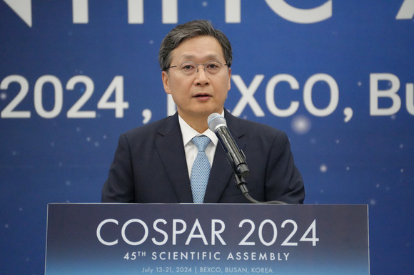 윤영빈 우주항공청장이 제45차 국제우주연구위원회 학술총회를 개최하고 있다. ⓒ 우주항공청