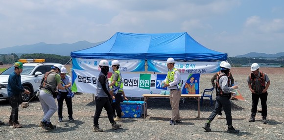 경남개발공사가 2차 건설현장 안전보건캠페인을 실시하고 있다. ⓒ 프라임경제