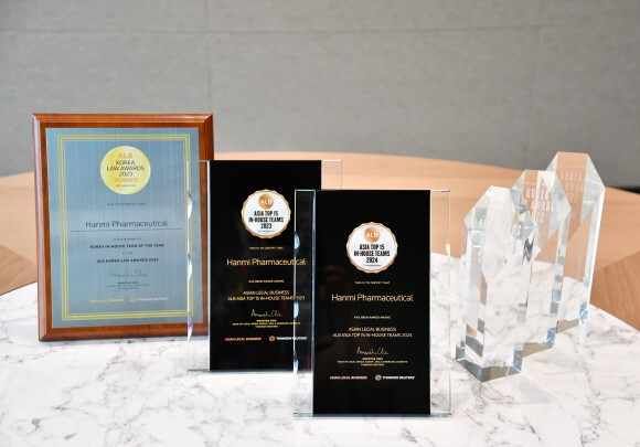 한미약품에서 법률 대응과 자문 업무를 전담하는 한미 법무팀이글로벌 법률 전문매체 ALB 선정 '아시아에서 가장 우수한 사내 법무팀 TOP 15'에 2년 연속으로 오르며 전문성을 인정받았다. © 한미약품