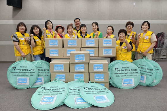 대한적십자사봉사회 영주시지구협의회 여름나기키트 전달 기념사진을 촬영하고 있다. ⓒ 영주시