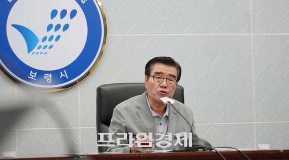 김동일 보령시장이 18일 시청 상황실에서 언론인과의 간담회를 개최하고 있다. ⓒ 프라임경제
