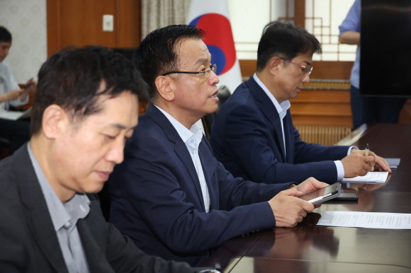 최상목 부총리 겸 기획재정부 장관이 18일 서울 종로구 정부서울청사에서 열린 부동산 관계장관회의에서 발언하고 있다. Ⓒ 연합뉴스