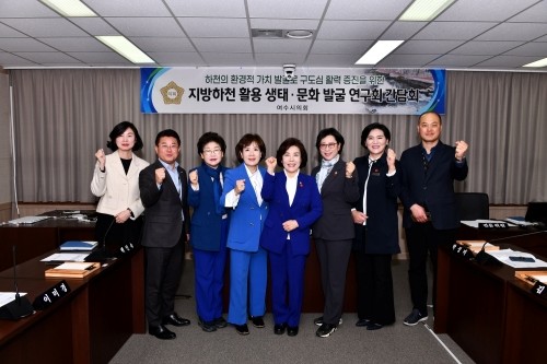 일본과 여러지역 하쳔을 찾아 보고 온 후 4명의 의원들과 함께 지방하천 활용 생태∙문화 발굴 연구회를 결성해 대표의원으로서 활동했다. ⓒ 프라임경제