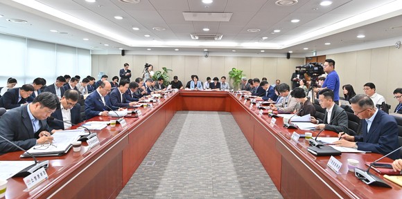 김태흠 지사는 22일 도청 중회의실에서 개최한 제63차 실국원장회의를 주재하고 있다. ⓒ 프라임경제