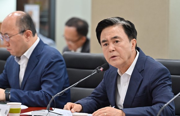김태흠 지사는 22일 도청 중회의실에서 개최한 제63차 실국원장회의를 통해 호우 추가 피해 최소화를 위해 응급복구에 모든 역량을 집중해줄 것을 당부했다. ⓒ 프라임경제