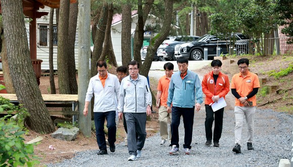 김동일 보령시장은 여름 휴가철을 맞아 관광지와 유관기관 및 단체 등 총 52개소를 방문해 현장 근무자들 격려했다. ⓒ 보령시