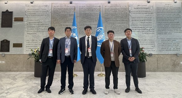 제27회 유엔식량농업기구(FAO) 산림위원회에서 산림청 대표단이 기념촬영을 하고 있다. ⓒ 산림청