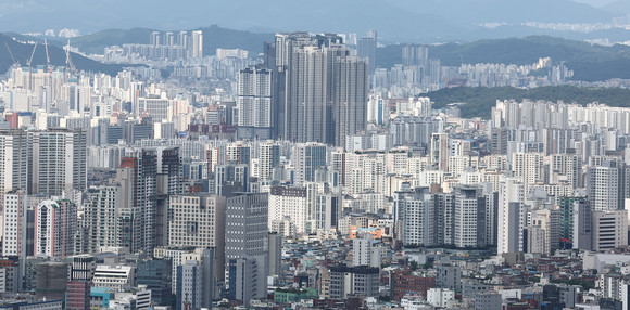 은행들이 개인사업자·중소기업대출 1만640건을 점검한 결과, 담보가액 대비 초과대출이 124건 나타났다. ⓒ 연합뉴스