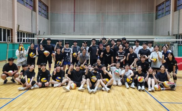 지난 24일 촬영한 광산구(나철수)배구교실 회원들. ⓒ 프라임경제