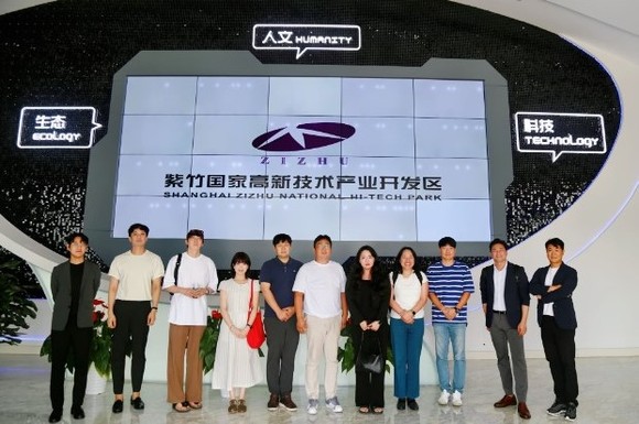 초기투자액셀러레이터협회는 우수 스타트업 8개사와 함께HI TECH PARK 전시관에 방문했다. Ⓒ초기투자액셀러레이터협회