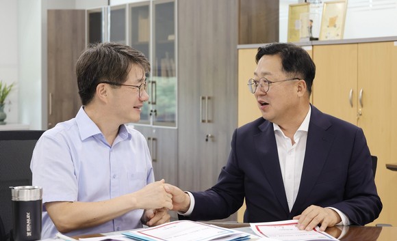 이장우 대전시장이 29일 기획재정부를 방문해 김동일 예산실장을 만나 2025년도 국비 지원을 요청했다. ⓒ 대전시