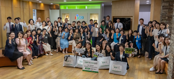 DB손해보험은 지난 20일 피스윈즈와 함께 재난 대응을 위한 ESG 실천교육 및 프로미꾸러미를 제작했다. ⓒ DB손해보험