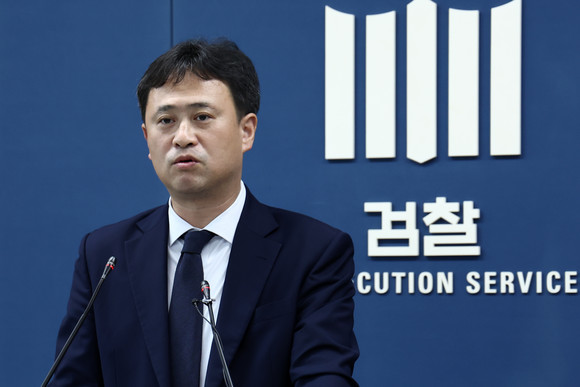 김용식 서울중앙지검 공정거래조사부 부장검사가 30일 오후 서울 서초구 서울고검 기자실에서 한국토지주택공사(LH)와 조달청이 발주한 건설사업관리용역(감리) 입찰 과정에서 벌어진 입찰 담합과 뇌물 수수 사건에 대한 수사 결과를 발표하고 있다. © 연합뉴스
