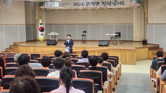 전남도교육청 김재기 감사관이 권역별 청렴콘서트에서 인사말을 하고 있다. ⓒ 전남도교육청