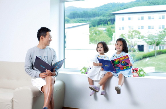 LS전선 직원이 자녀들과 시간을 보내고 있다. ⓒ LS전선