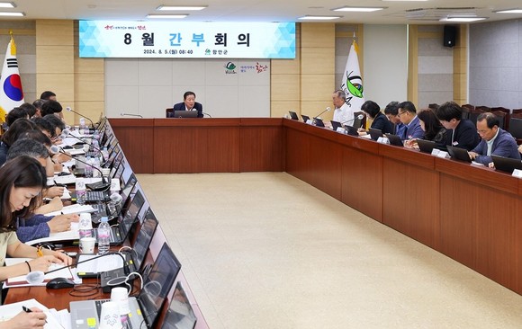 조근제 함안군수가 8월 간부회의 주재하고 있다. ⓒ 함안군