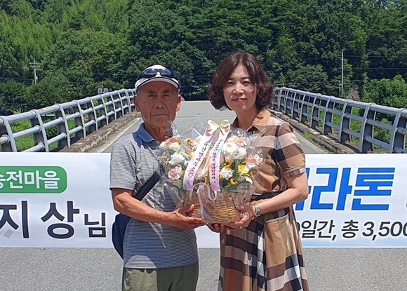 미 대륙 마라톤 횡단을 성공한 원지상 씨. ⓒ 함양군
