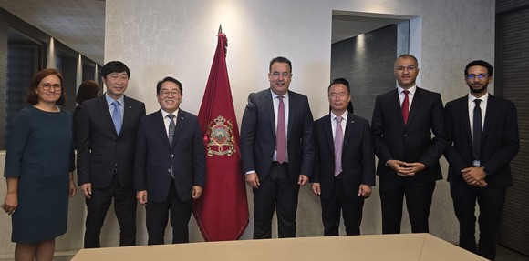 서부발전은 지난 31일 '모로코 재생에너지·그린수소 프로젝트' 수주 양국영전력회사 수주를 위한 협약을 체결 후 기념촬영을 하고 있다. ⓔ 서부발전