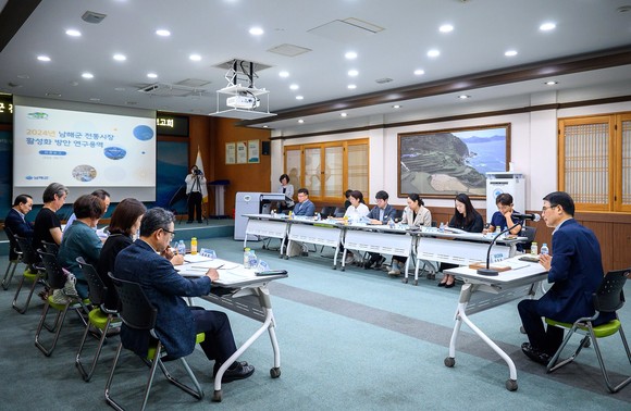 남해군이 전통시장 문화관광형 재탄생 최종 보고회를 개최하고 있다. ⓒ 남해군