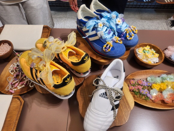 아디다스 북촌 매장에서는 스니커즈 애호가들을 위해 '스니커즈 워크샵(Sneakerheads Workshop)'도 진행된다. = 추민선 기자