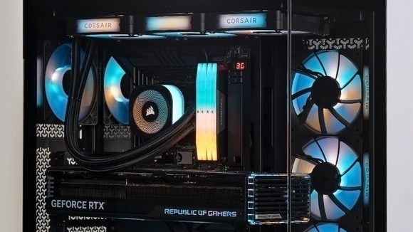 iCUE 링크 타이탄 RX RGB 쿨러 외부. ⓒ 커세어