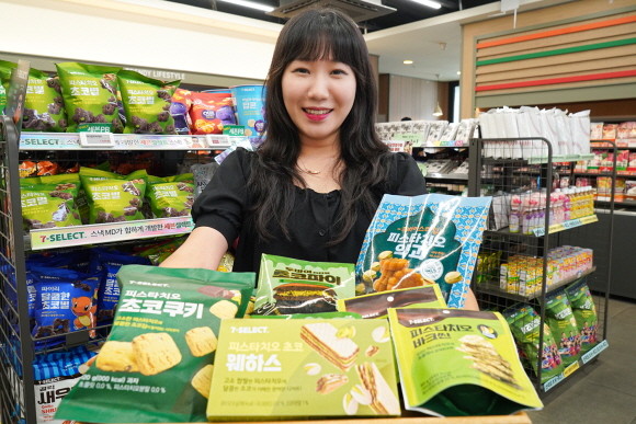 세븐일레븐은 두바이 초콜릿 인기에 힘입어 '피스타치오'가 포함된 다양한 종류의 간식들을 새롭게 선보인다. © 세븐일레븐