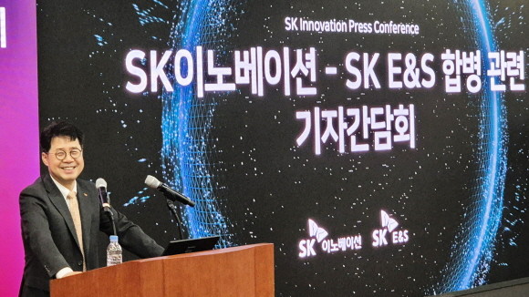 박상규 SK이노베이션 사장이 지난달 18일 서울 종로구 SK서린빌딩에서 열린 'SK이노베이션-SK E&S 합병 기자간담회'에서 발표를 하고 있다. = 조택영 기자
