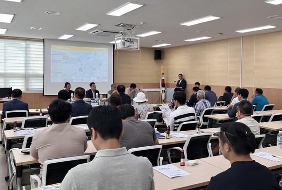 산청군이 옥산지구 도시재생사업 주민공청회를 개최하고 있다. ⓒ 산청군