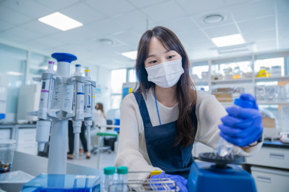 콜마비앤에이치는 자사 개별인정형 원료 '헤모힘'에 대한 추가 안전성을 확인한 논문이 최근 SCIE급 국제학술지 'Toxicological Research'에 게재됐다. © 콜마비앤에이치