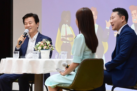 조규일 진주시장이 청렴 토크 콘서트에 참여하고 있다. ⓒ 진주시