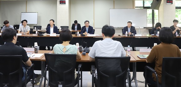 윤영빈 청장이 연구자들 실제 체감할 수 있는 연구몰입 환경을 위한 관련제도를 연내 마련하겠다"고 밝히고 있다. ⓒ 우주항공청