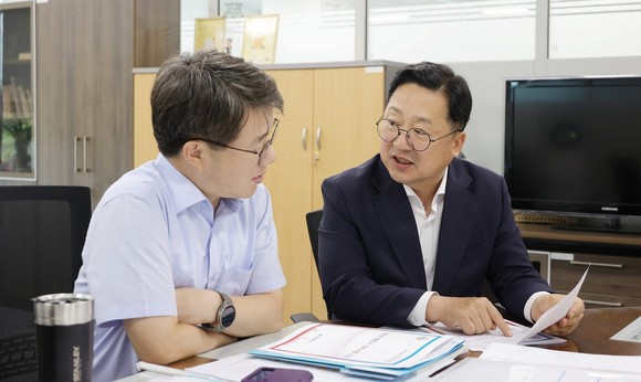 이장우 대전시장 2025년도 국비 확보 관련 김동일 예산실장 면담 모습(2024년 7월). ⓒ 대전시