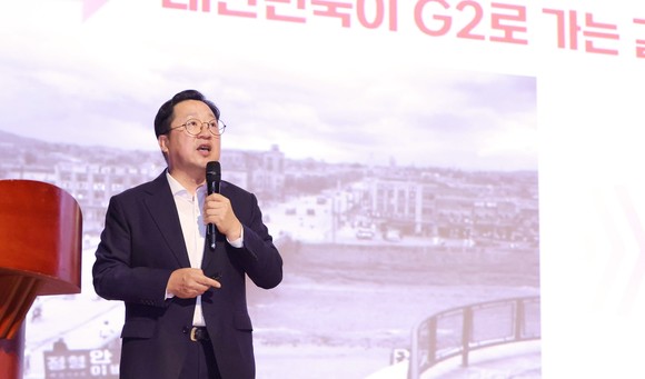 이장우 시장이 지난 2일 충남도청에서 특강을 하고 있다. ⓒ 대전시