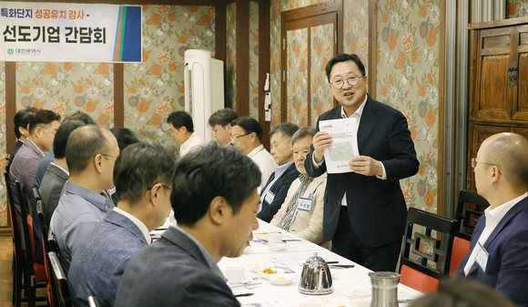 이장우 시장이 지난 7월 바이오기업인과 간담회를 하고 있다. ⓒ 대전시
