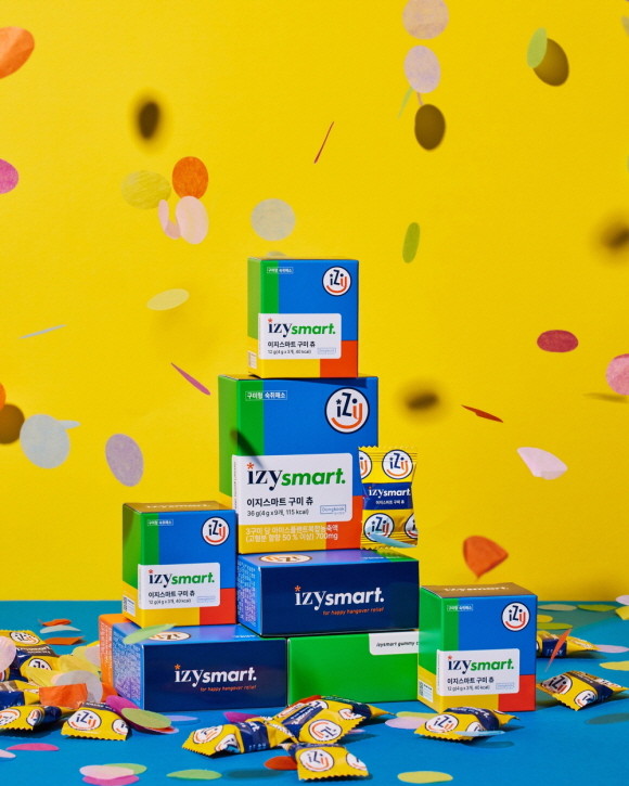 동국제약은 숙취해소제 '이지스마트 구미 츄'를 올리브영에 최초 출시했다. © 동국제약