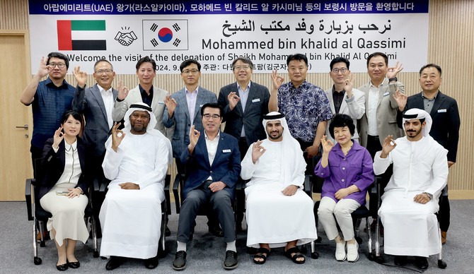 아랍 로열패밀리도 관심 기업하기 좋은 보령 우수업체(가운데 모하메드 빈 칼리드 알 카시미 오른쪽 김군자 대표). ⓒ 보령시