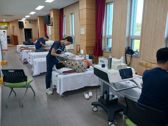경남도가 농촌에 양한방·치과·안과검진을 제공하고 있다. ⓒ 경남도