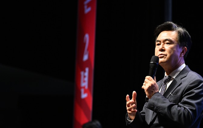 김태흠 충남지사는 지난 11일 민선8기 3년 차를 맞아 예산군을 찾아 도민과의 직접 소통을 통해 예산의 지속가능한 발전 방안을 제시하고 있다. ⓒ 충남도