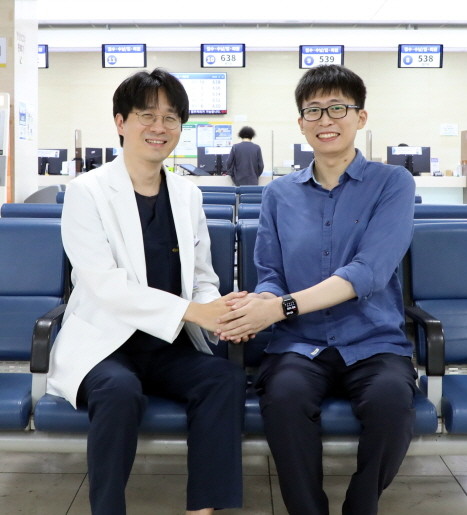 전남대병원 주치의와 20대 교사. ⓒ전남대병원
