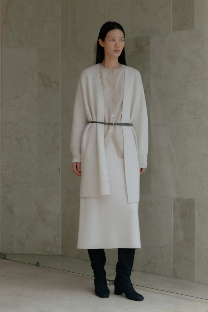 신세계인터내셔날의 컨템포러리 브랜드 델라라나(DELLA LANA)는 이달 가을·겨울 시즌을 맞이해 캐시미어 컬렉션을 출시하며 프리미엄 패션 시장을 공략한다. © 신세계인터내셔날