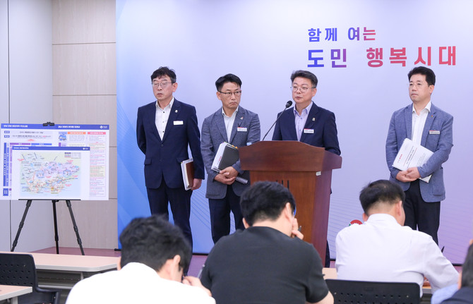경남도가 2035년까지 관광벨트 조성사업 45조8000억원 투입 계획을 발표하고 있다. ⓒ 프라임경제