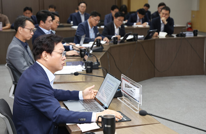 박완수 경남도지사 실국본부장회의에서 경남 전체 경제자유구역 지정을 언급하고 있다. ⓒ 경남도