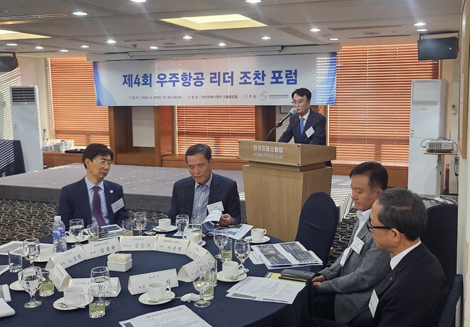박동식 사천시장이 제4회 우주항공 리더 조찬 포럼에 참석하고 있다. ⓒ 사천시