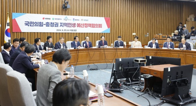 이장우 대전시장은 25일 국회에서 열린 국민의힘 충청권 예산정책협의회에 참석해 대전시 주요 사업에 대한 예산 반영을 강력히 건의하고 있다. ⓒ 대전시