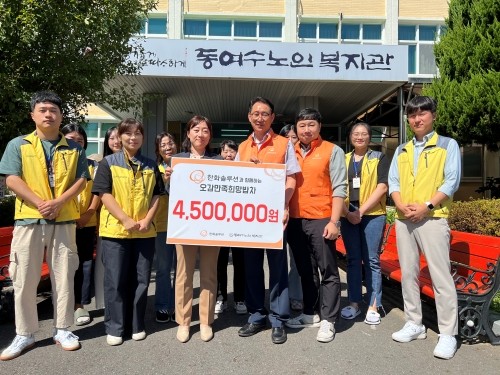 동여수노인복지관에서 운영하는 오감만족희망밥차에 450만원을 후원했다. ⓒ 한화솔루션 여수공장