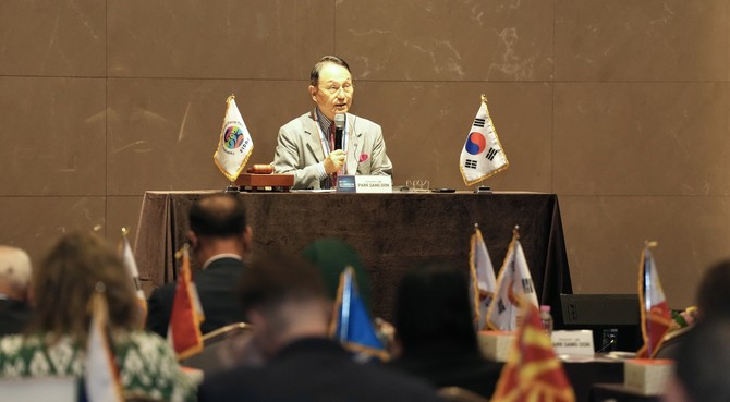 국제춤축제연맹(FIDAF)이 27일 소노벨 천안에서 세계총회에서 박상돈 천안시장이 축사를 하고 있다. ⓒ 천안시