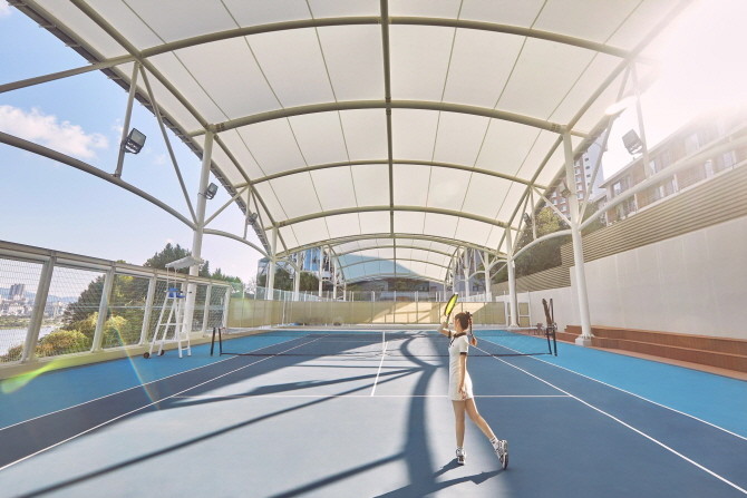 워커힐 호텔앤리조트가 테니스 열풍을 타고 급성장하는 2040 세대 테니스 애호가들을 겨냥한 테캉스(테니스+호캉스) 패키지를 마련했다. © 워커힐 호텔앤리조트