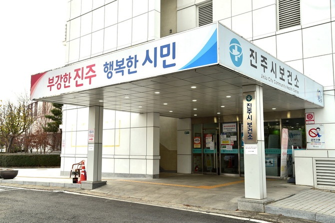 진주보건소 어르신 인플루엔자·코로나19 예방접종. ⓒ 프라임경제