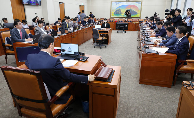 정무위원회의 예금보험공사 국정감사가 14일로 예정된 가운데 김대남 SGI서울보증 상근감사위원의 선임 과정에 대한 질의가 국감에서 이뤄질 지 주목받고 있다. ⓒ 연합뉴스