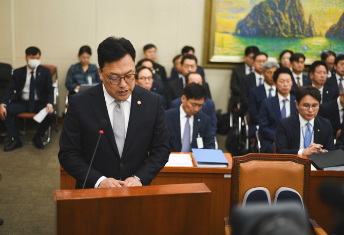 김병환 금융위원장이 10일 정무위원회의 금융위 국정감사에 출석해 업무보고 하고 있다. =장민태 기자